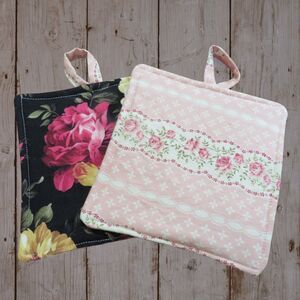 Handmade Potholder, Set of 2, Reversible Christmas Pink Roses and Yellow Roses